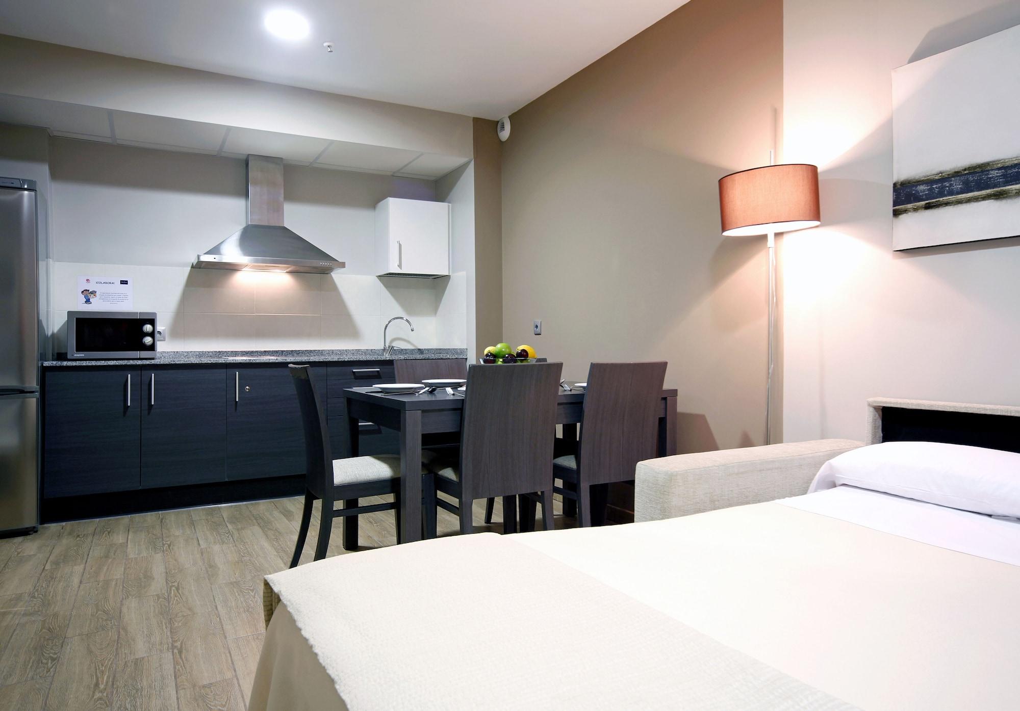 Apartahotel & Spa Jacetania Хака Екстериор снимка