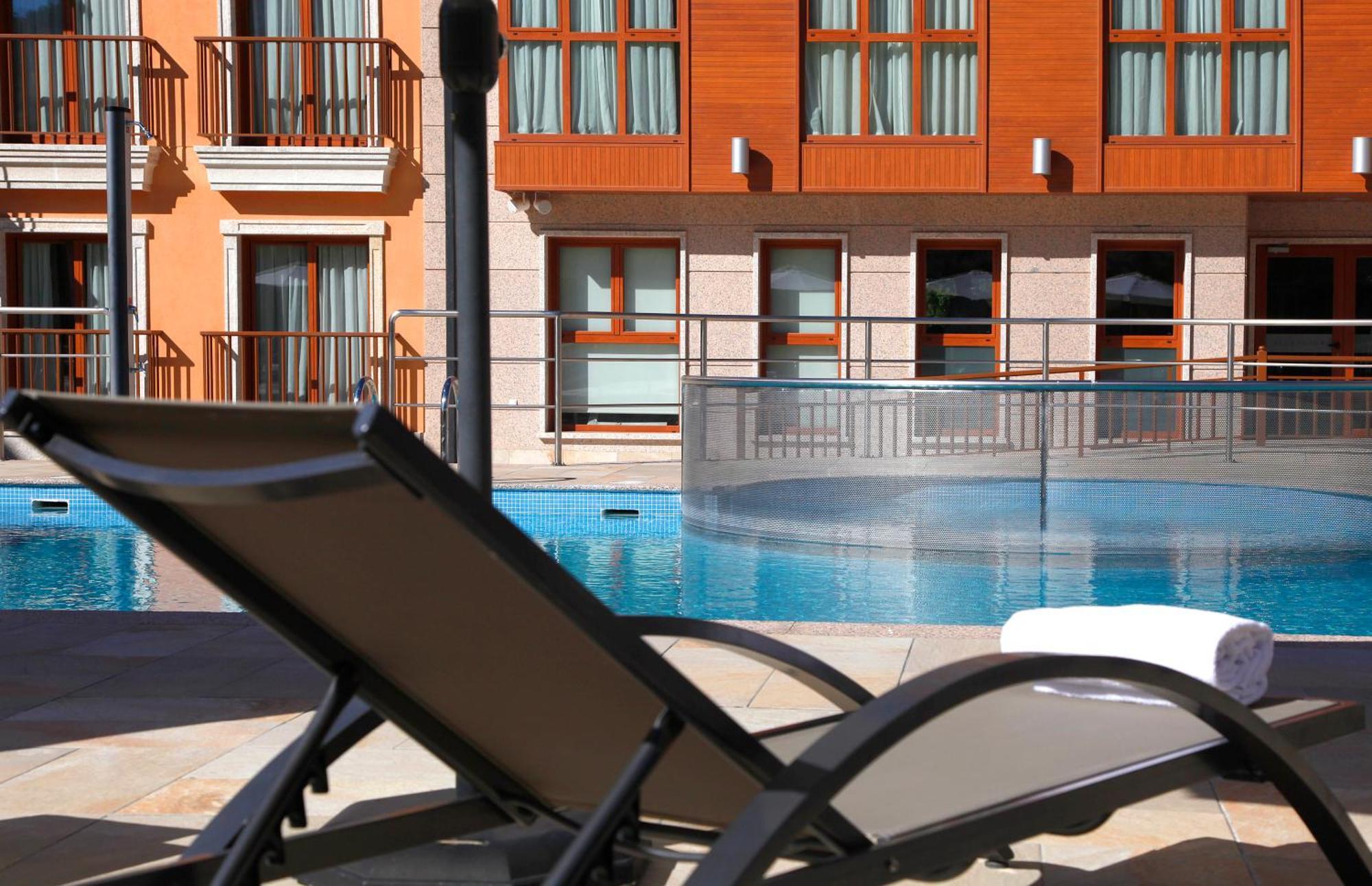 Apartahotel & Spa Jacetania Хака Екстериор снимка