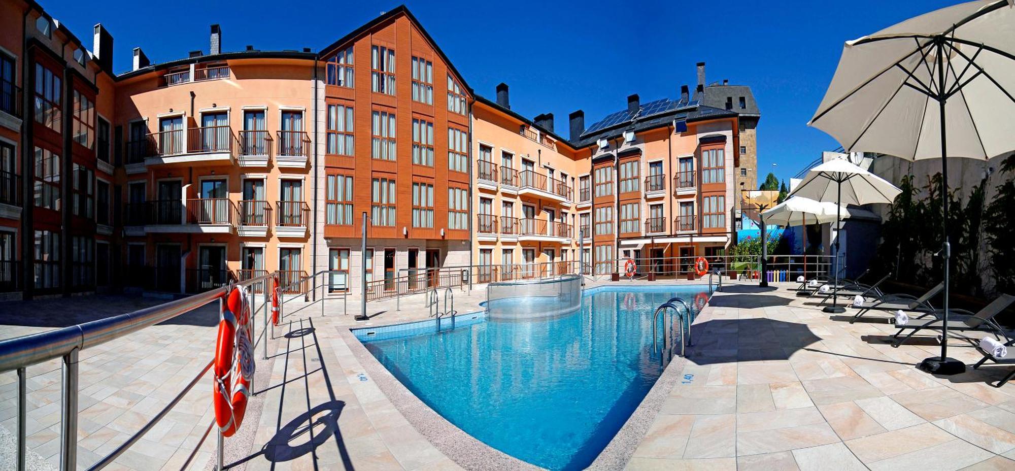 Apartahotel & Spa Jacetania Хака Екстериор снимка