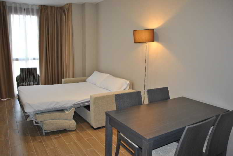 Apartahotel & Spa Jacetania Хака Екстериор снимка