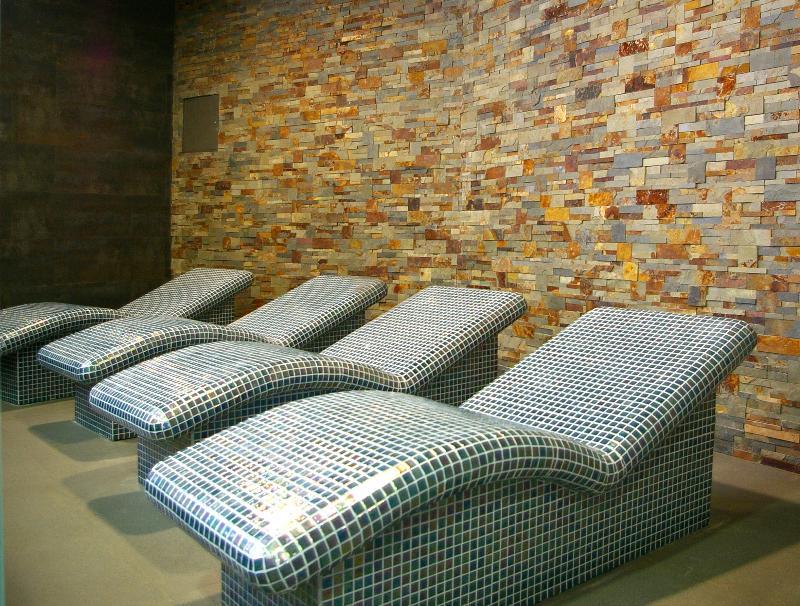 Apartahotel & Spa Jacetania Хака Екстериор снимка