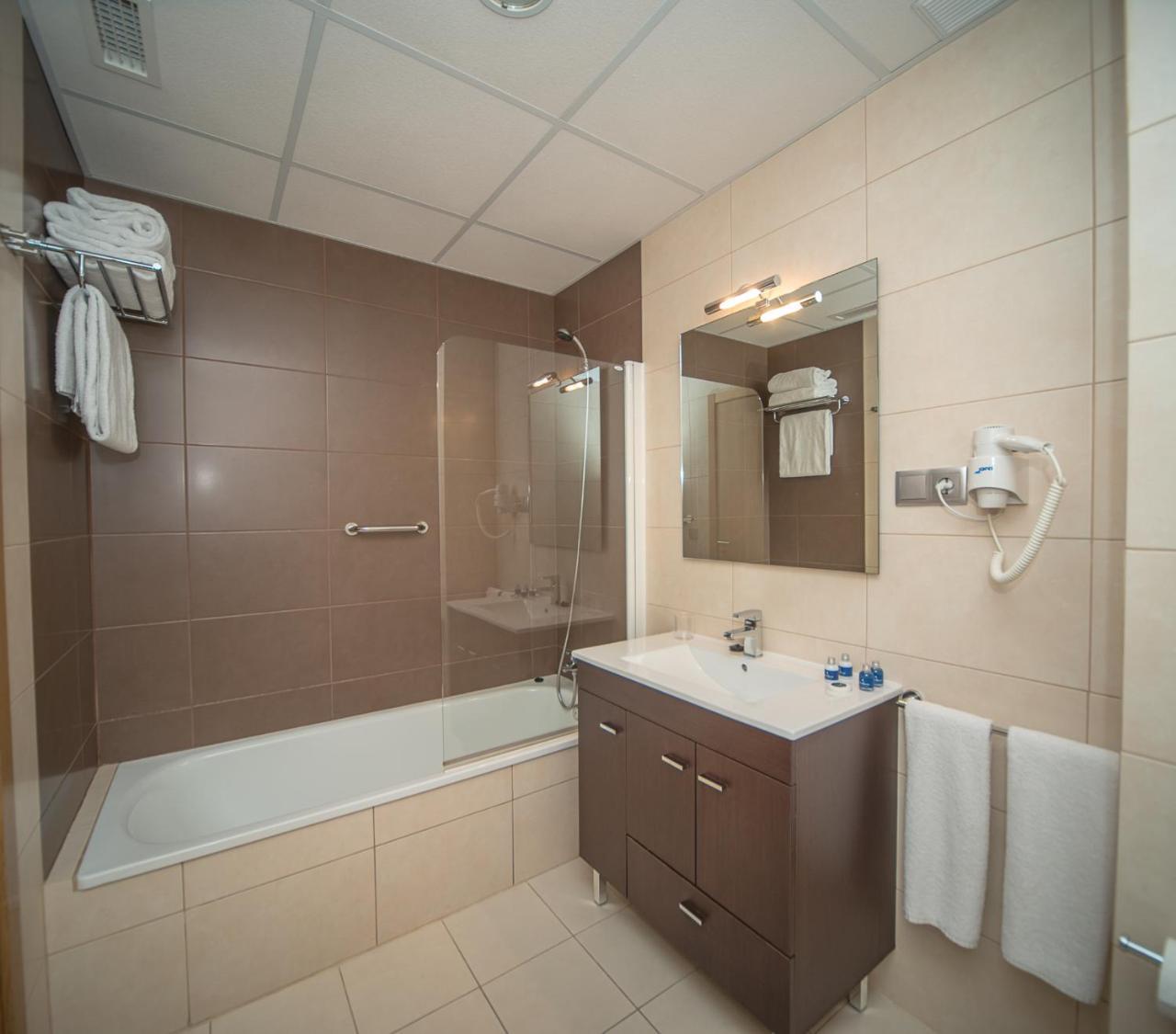 Apartahotel & Spa Jacetania Хака Екстериор снимка
